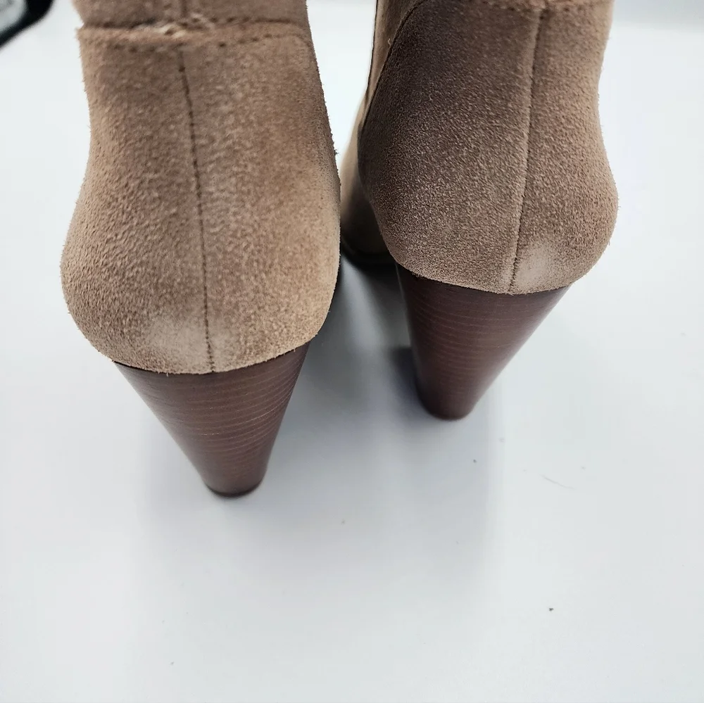 BCBG Rumer Taupe Women's Tan Knee-High Boots Size  7 NWT
